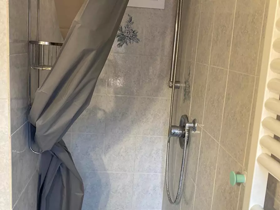 Immagine 37 di Trilocale in affitto  a Bologna