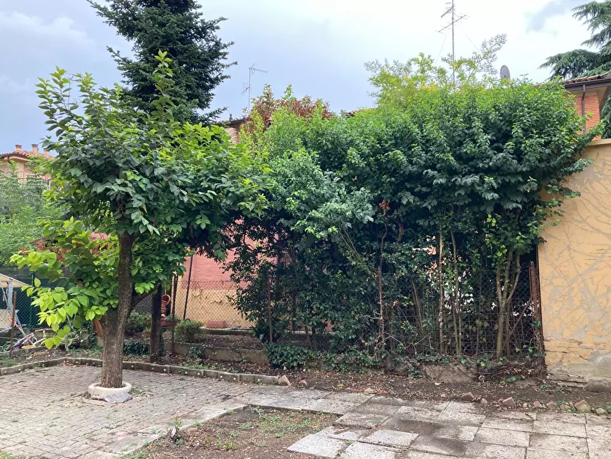 Immagine 35 di Trilocale in affitto  a Bologna