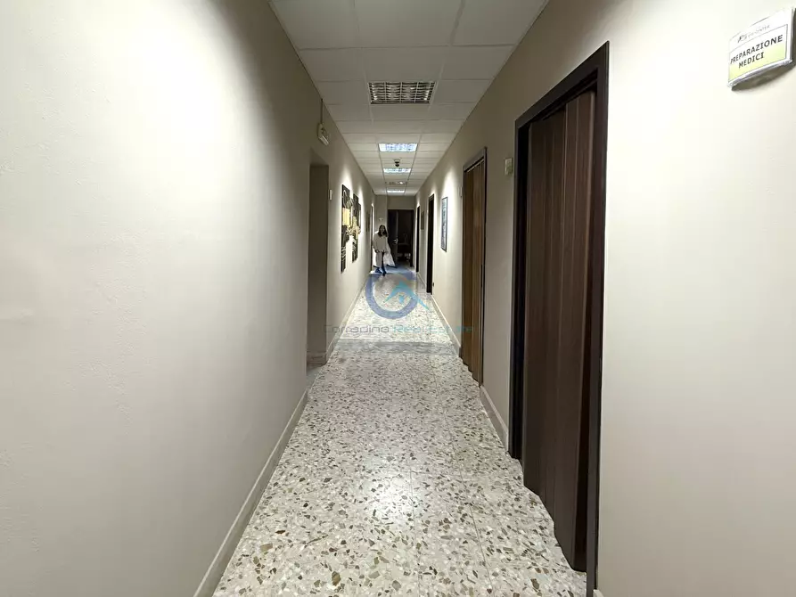 Immagine 19 di Palazzo in vendita  in Viale Magna Grecia 247 a Catanzaro