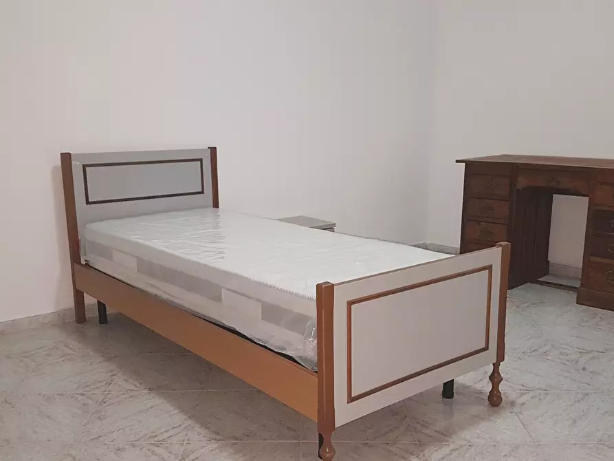 Immagine 6 di Stanza singola in affitto  a Catanzaro