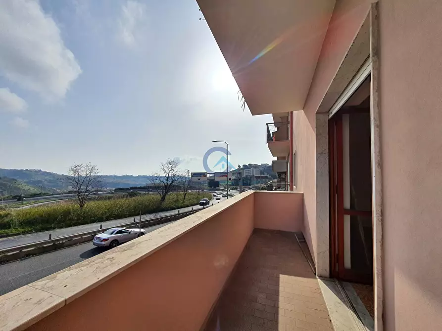 Immagine 4 di Pentalocale in vendita  in Viale Vincenzo de Filippis 298 a Catanzaro