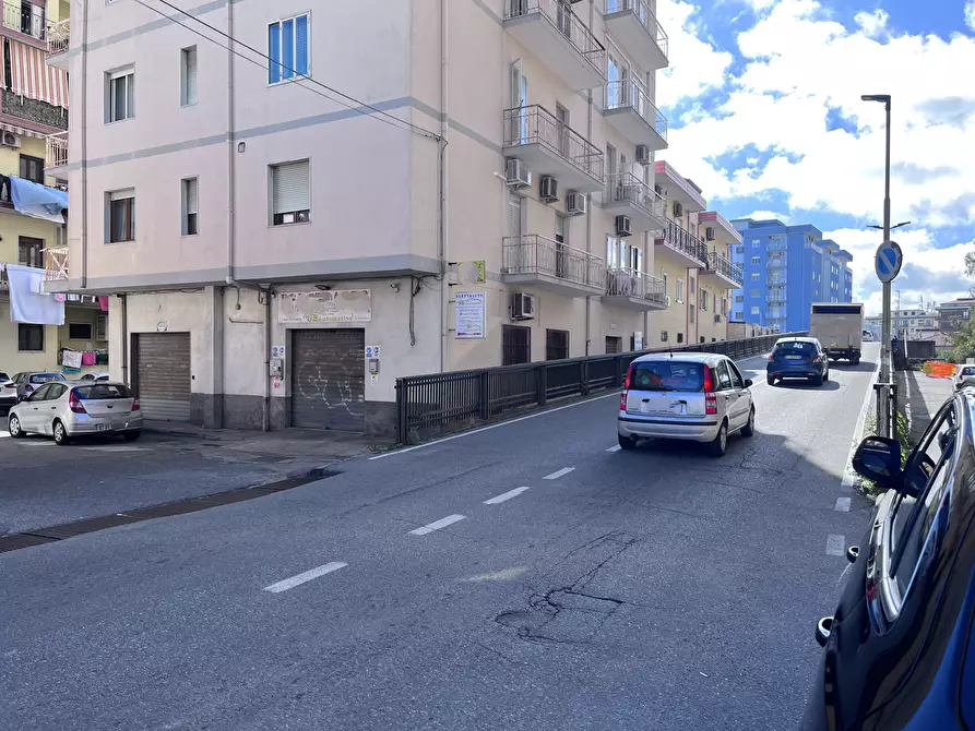 Immagine 4 di Locale commerciale in vendita  in Viale Crotone 1 a Catanzaro