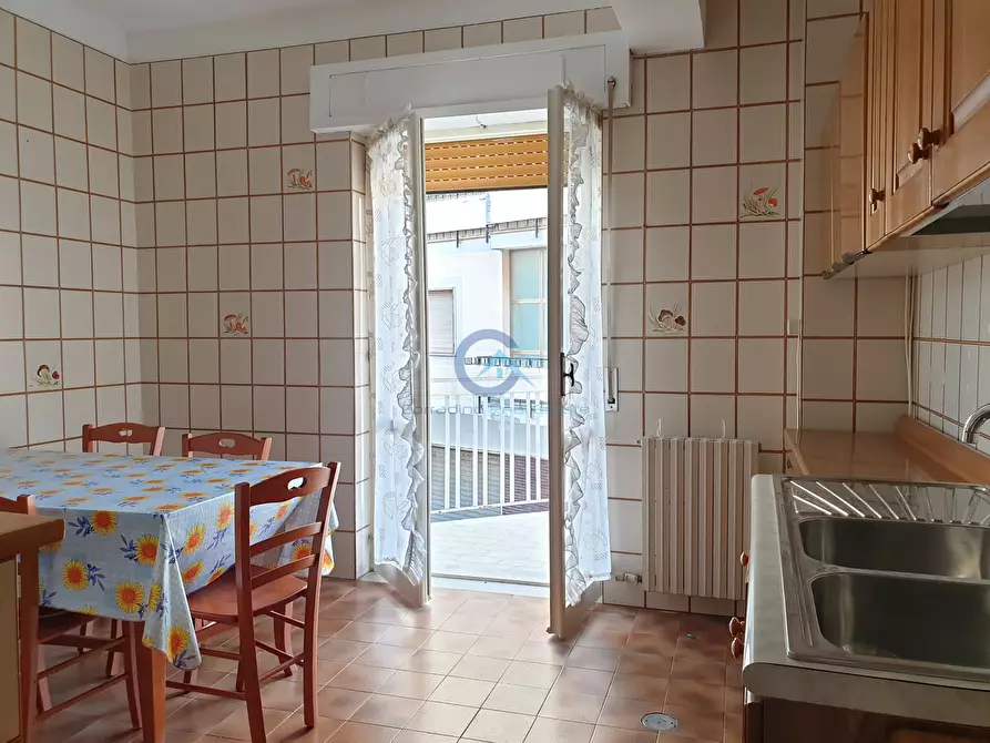 Immagine 4 di Pentalocale in affitto  a Catanzaro