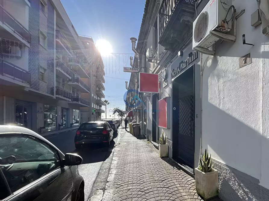 Immagine 4 di Locale commerciale in affitto  in Via Tommaso Gullì 9 a Catanzaro
