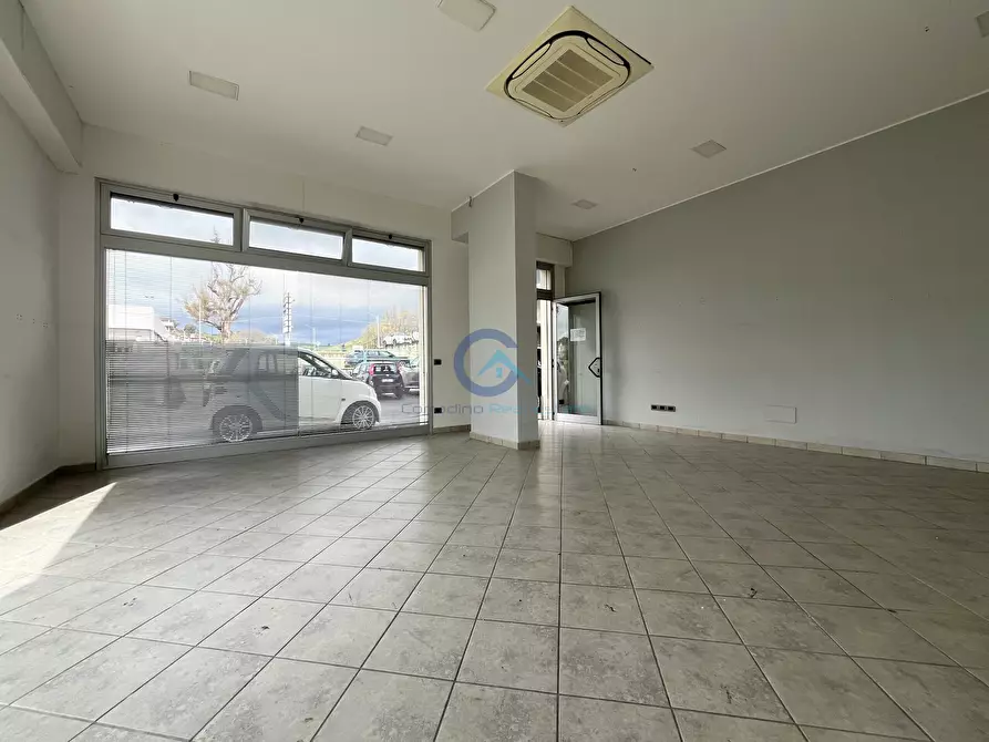 Immagine 14 di Locale commerciale in affitto  in Viale Crotone 237 a Catanzaro