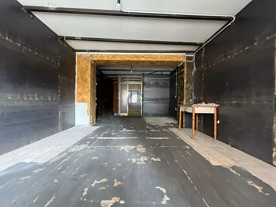 Immagine 4 di Locale commerciale in affitto  a Catanzaro