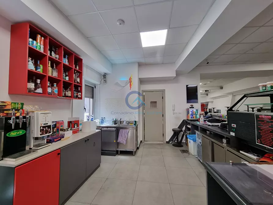 Immagine 18 di Locale commerciale in vendita  a Catanzaro