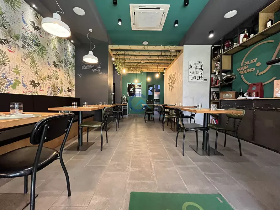 Immagine 2 di Locale commerciale in affitto  in Via Genova 44-46 a Catanzaro