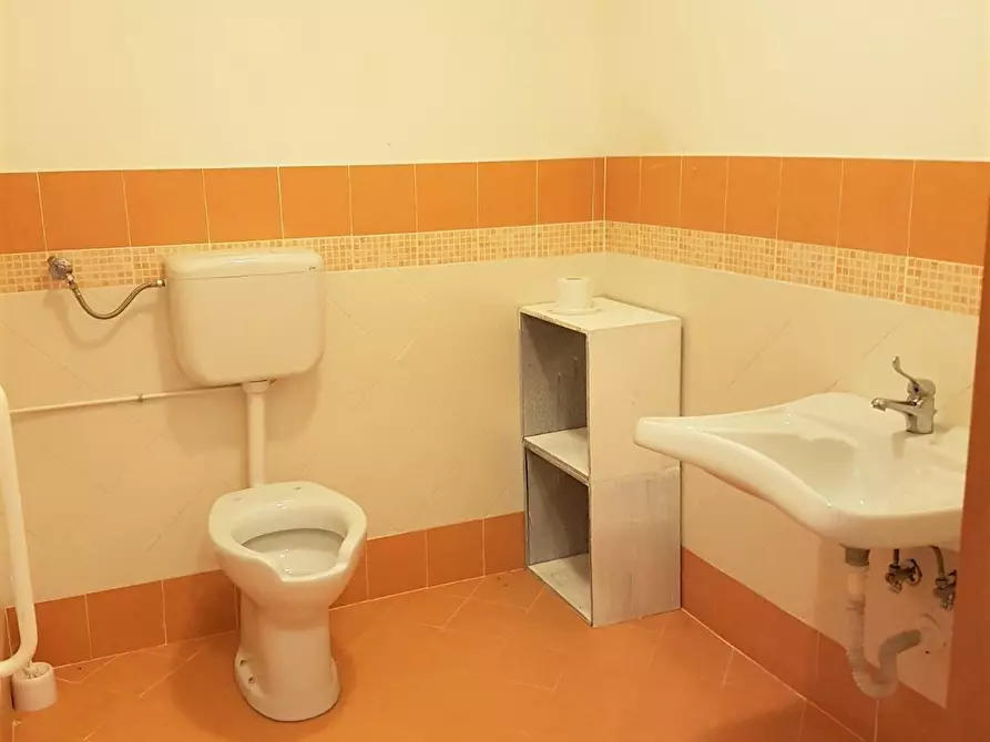 Immagine 7 di Ufficio in vendita  a Catanzaro