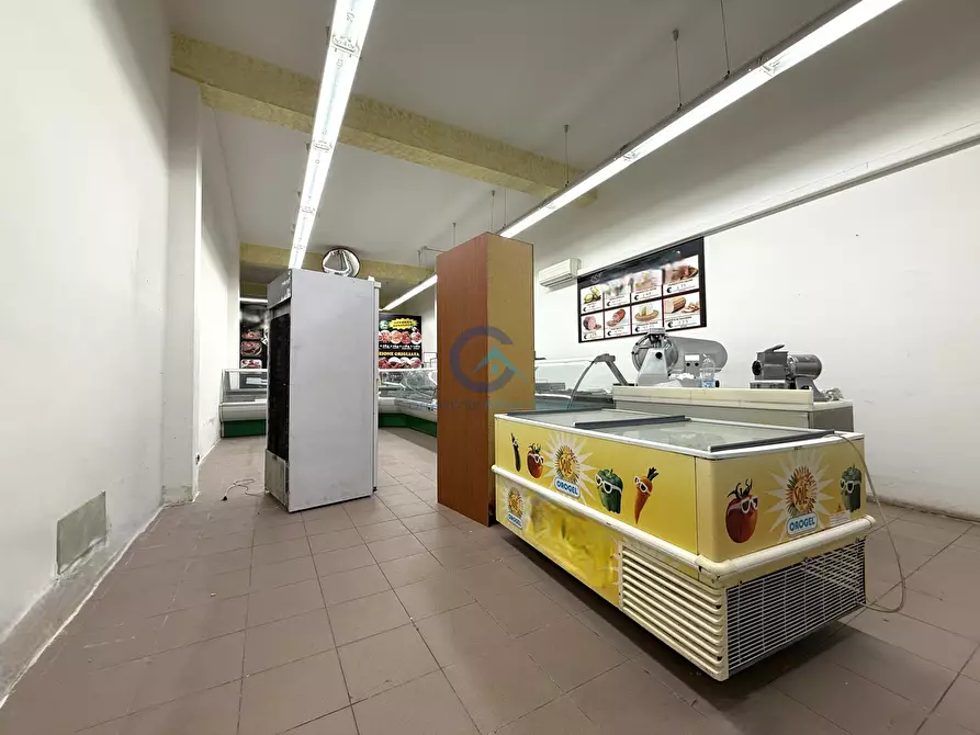 Immagine 4 di Locale commerciale in vendita  in Viale Magna Grecia 298 a Catanzaro