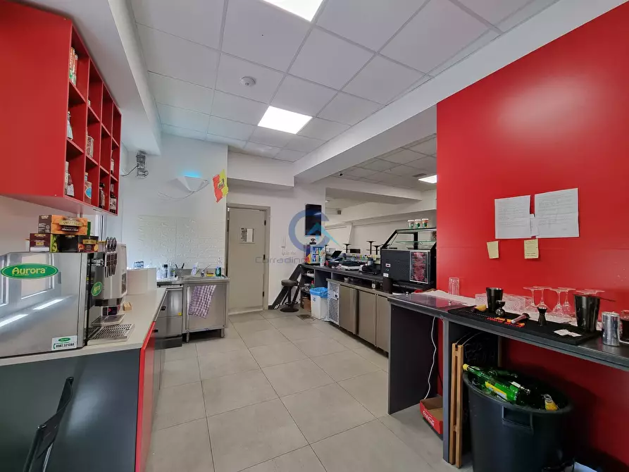 Immagine 6 di Locale commerciale in vendita  a Catanzaro