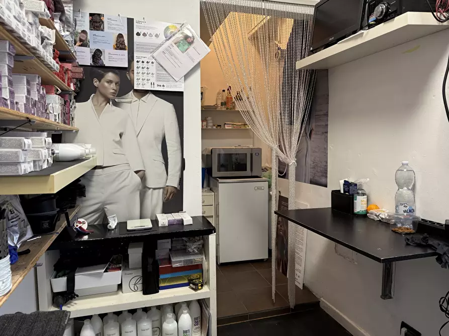 Immagine 5 di Attività commerciale in vendita  in Via Giulio Uberti 2 a Brescia