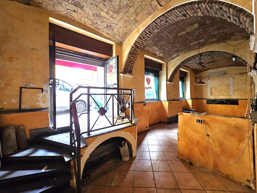 Immagine 1 di Locale commerciale in affitto  in Via dei Volsci 105 a Roma