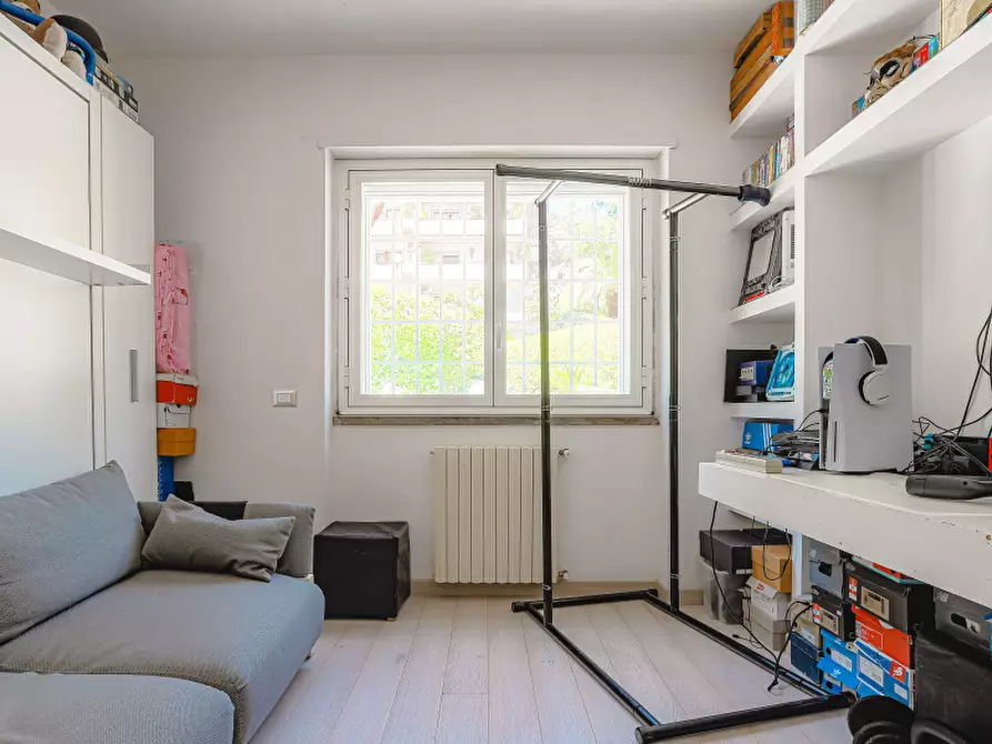 Immagine 17 di Pentalocale in vendita  in Via Misurina a Roma