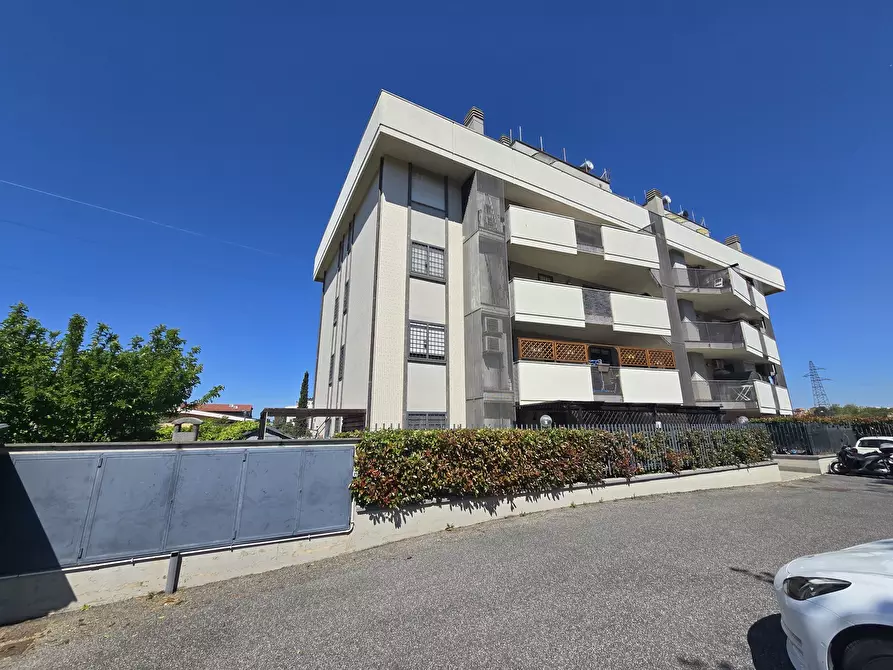 Immagine 1 di Trilocale in affitto  in Via Carmine Calò 18 a Roma