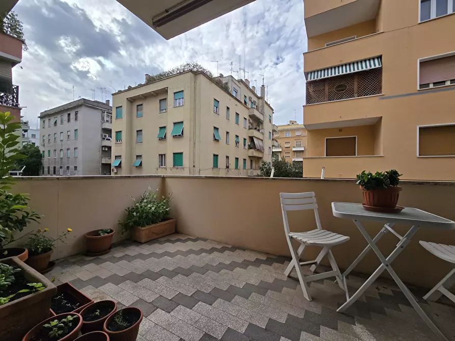 Immagine 1 di Quadrilocale in affitto  in Via Rodolfo LancianiVia Rodolfo lanciani 8 a Roma