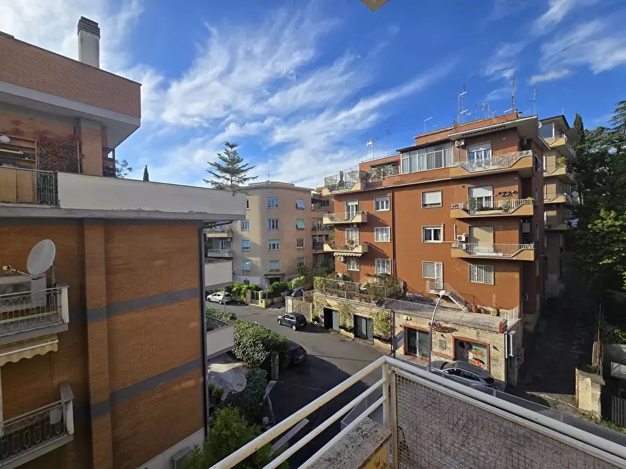 Immagine 20 di Trilocale in affitto  in Via Montasio 41 a Roma