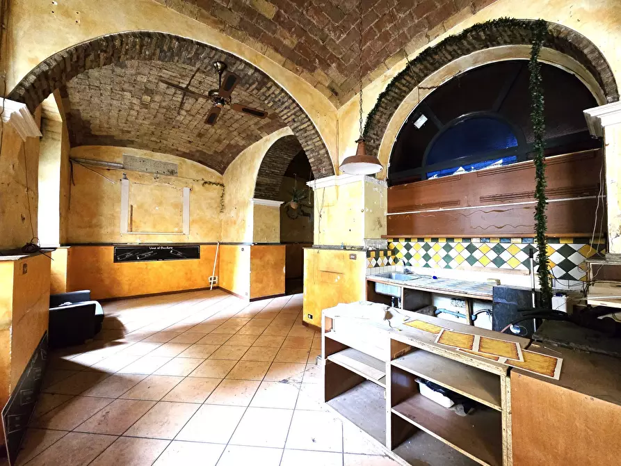 Immagine 8 di Locale commerciale in affitto  in Via dei Volsci 105 a Roma