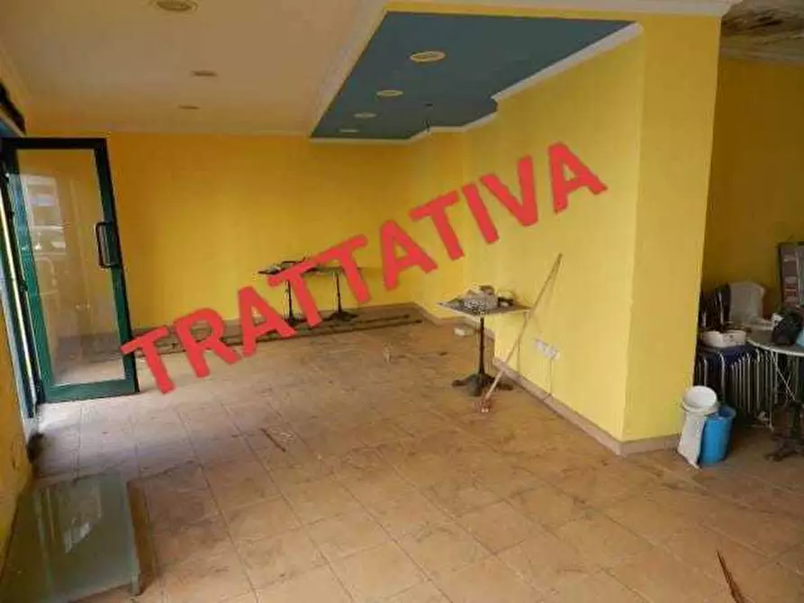 Immagine 1 di Locale commerciale in vendita  in via degli abeti a Roma