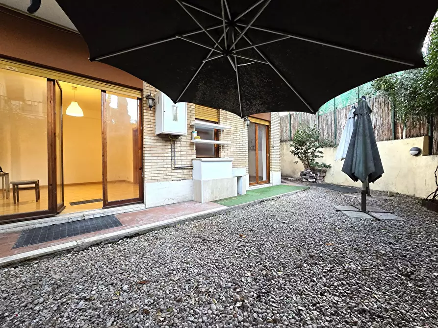 Immagine 6 di Bilocale in affitto  in Via Francesco Cocco Ortu 120 a Roma