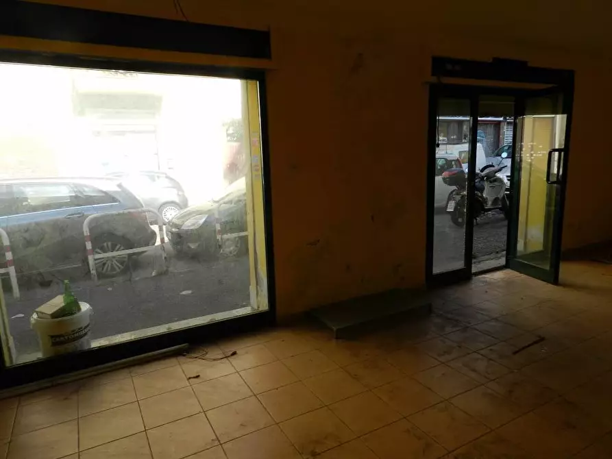 Immagine 4 di Locale commerciale in vendita  in via degli abeti a Roma
