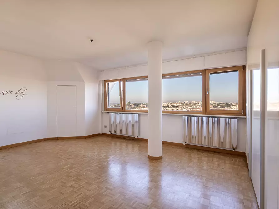 Immagine 13 di Trilocale in vendita  in Via Pietro Mascagni a Roma