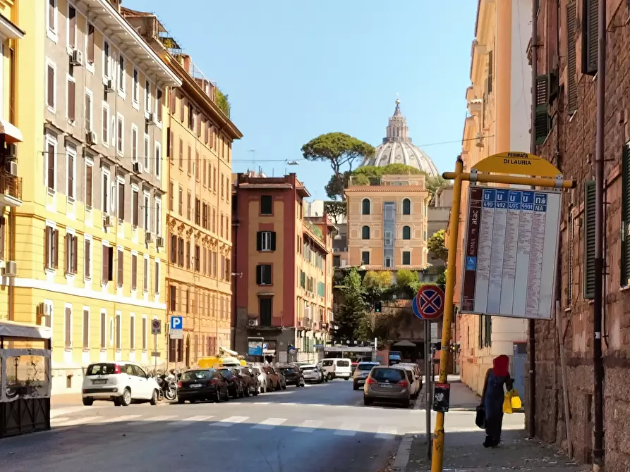 Immagine 1 di Quadrilocale in vendita  in Via Ruggero di Lauria a Roma