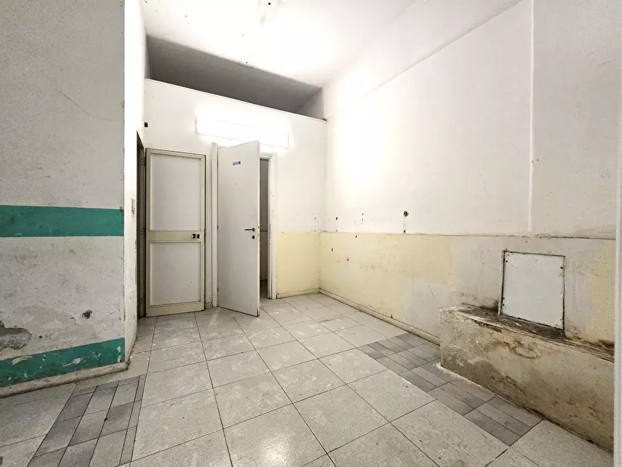 Immagine 13 di Locale commerciale in affitto  in Viale Somalia 47 a Roma