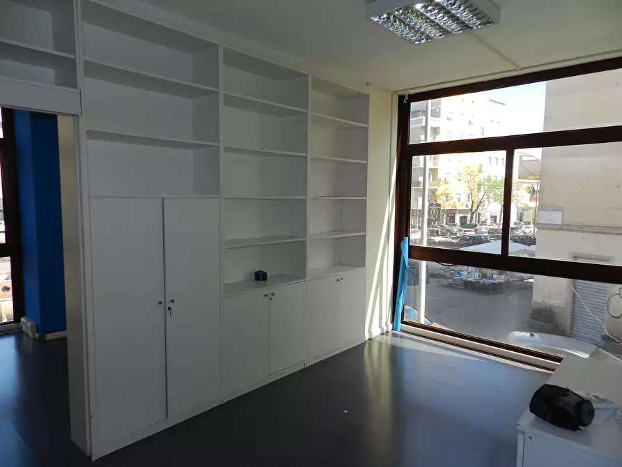Immagine 1 di Ufficio in affitto  in via degli abeti 29 a Roma