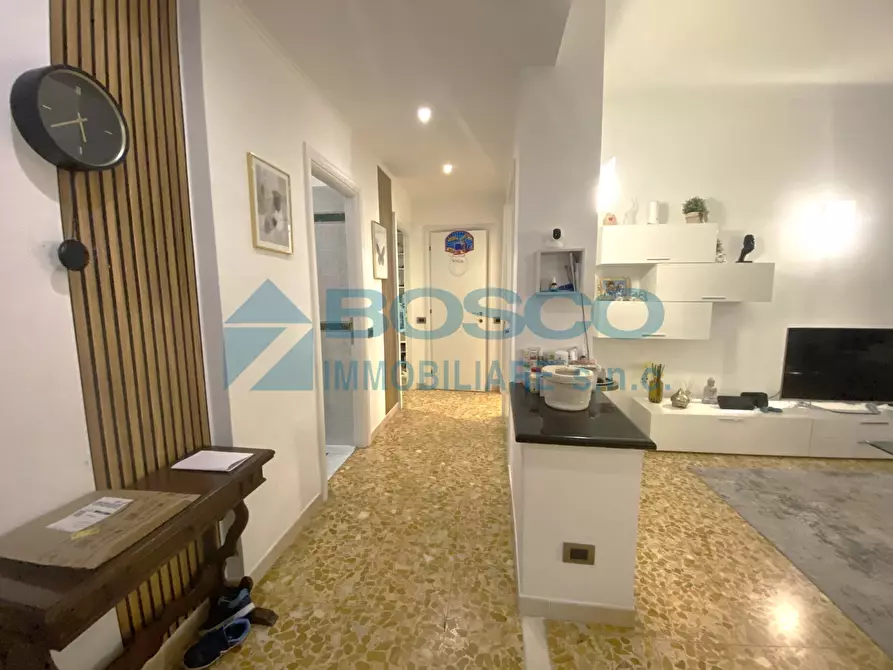 Immagine 3 di Pentalocale in vendita  in Via Emanuele Gianturco a La Spezia