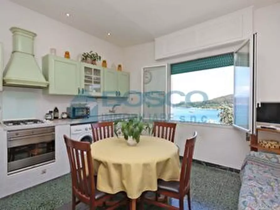 Immagine 3 di Trilocale in vendita  in Viottolo della Martina 5 a Portovenere