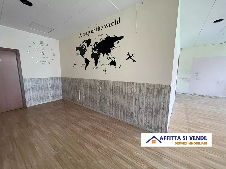Immagine 17 di Locale commerciale in affitto  in Largo Dicone a Siracusa