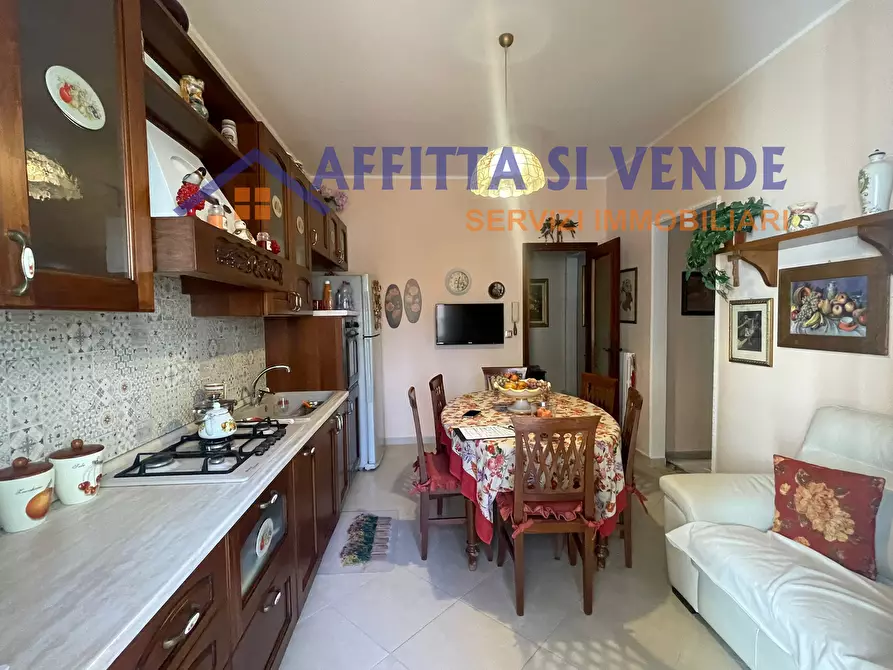 Immagine 11 di Pentalocale in vendita  in Via Sicilia 50 a Siracusa