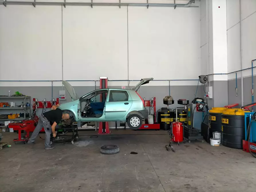 Immagine 24 di Attività artigianale in vendita  in città sant'angelo a Chieti