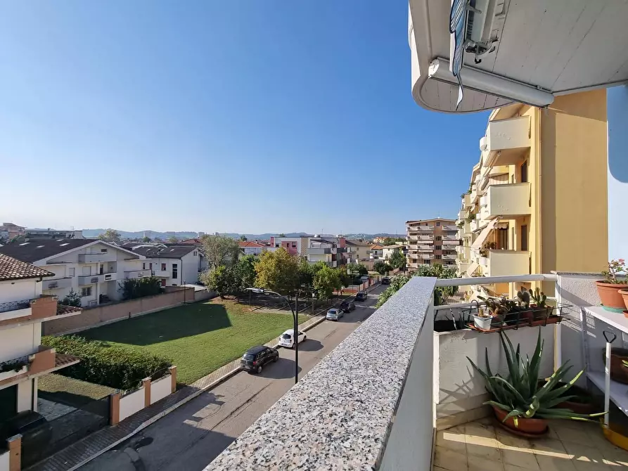 Immagine 11 di Quadrilocale in vendita  a Pescara