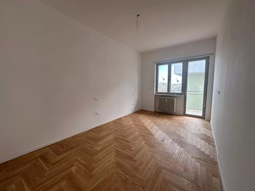 Immagine 9 di Quadrilocale in vendita  in piazza Duca Degli Abruzz a Pescara