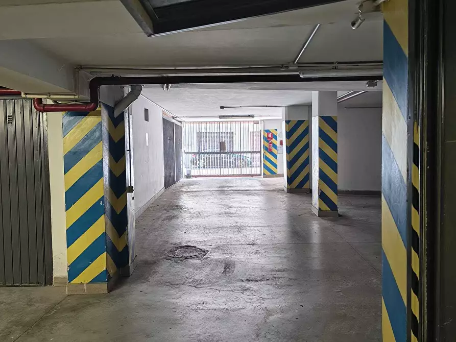 Immagine 6 di Garage in affitto  a Pescara