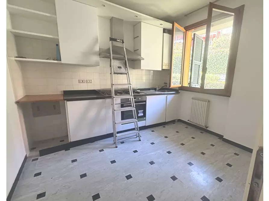 Immagine 5 di Quadrilocale in vendita  a Rapallo
