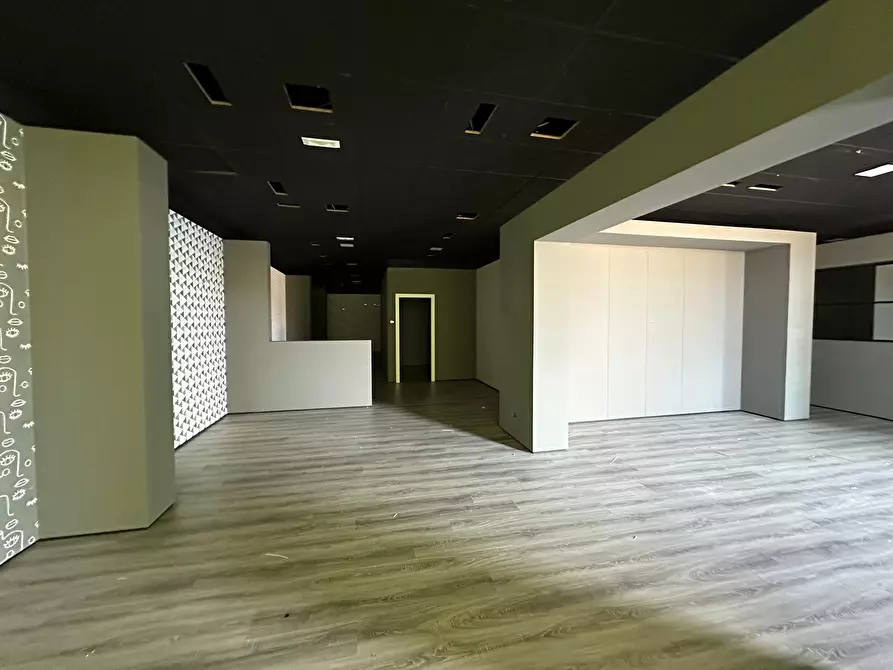 Immagine 3 di Locale commerciale in affitto  a Fiano Romano