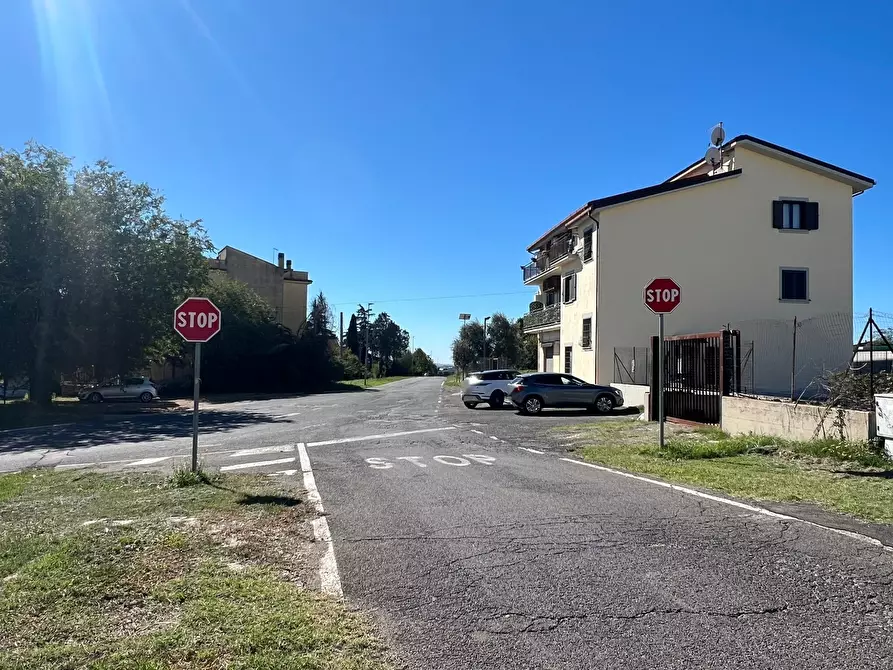 Immagine 2 di Locale commerciale in vendita  a Fiano Romano