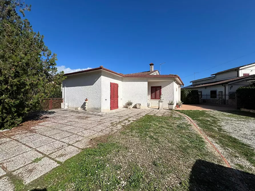 Immagine 5 di Villa in vendita  a Fiano Romano