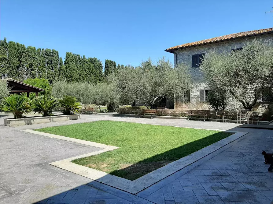 Immagine 2 di Palazzo in vendita  in Via Prato della Corte 12 a Fiano Romano