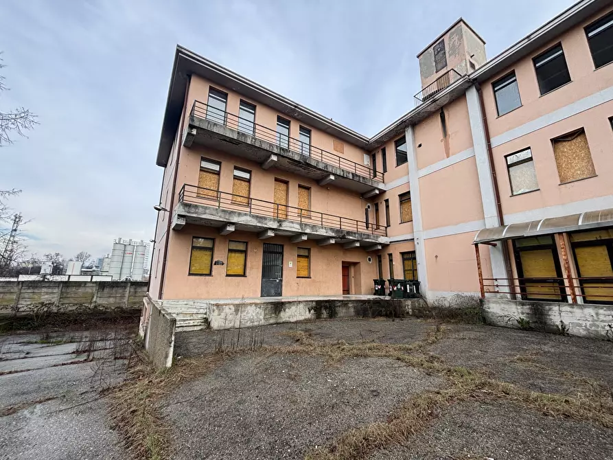 Immagine 3 di Attività artigianale in vendita  in Strada dell'Arrivore 25 a Torino