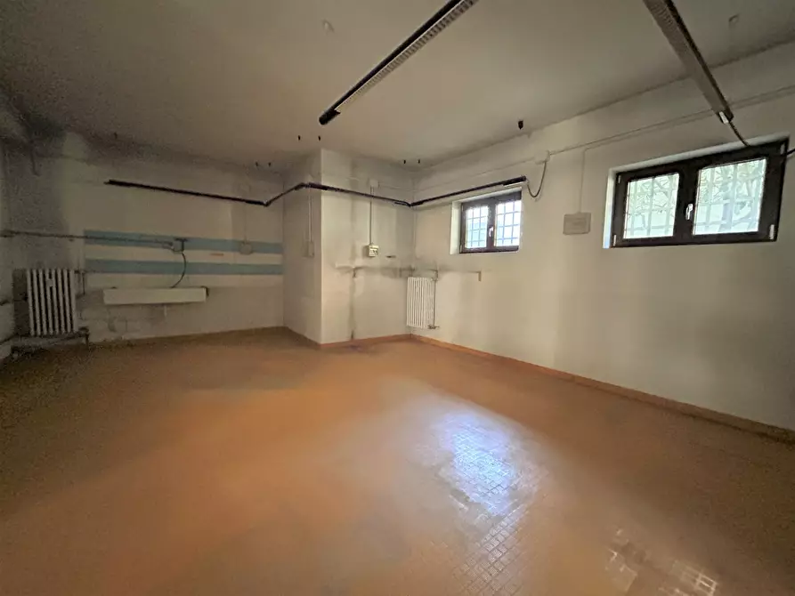 Immagine 4 di Locale commerciale in affitto  in Via Pietrino Belli 65 a Torino