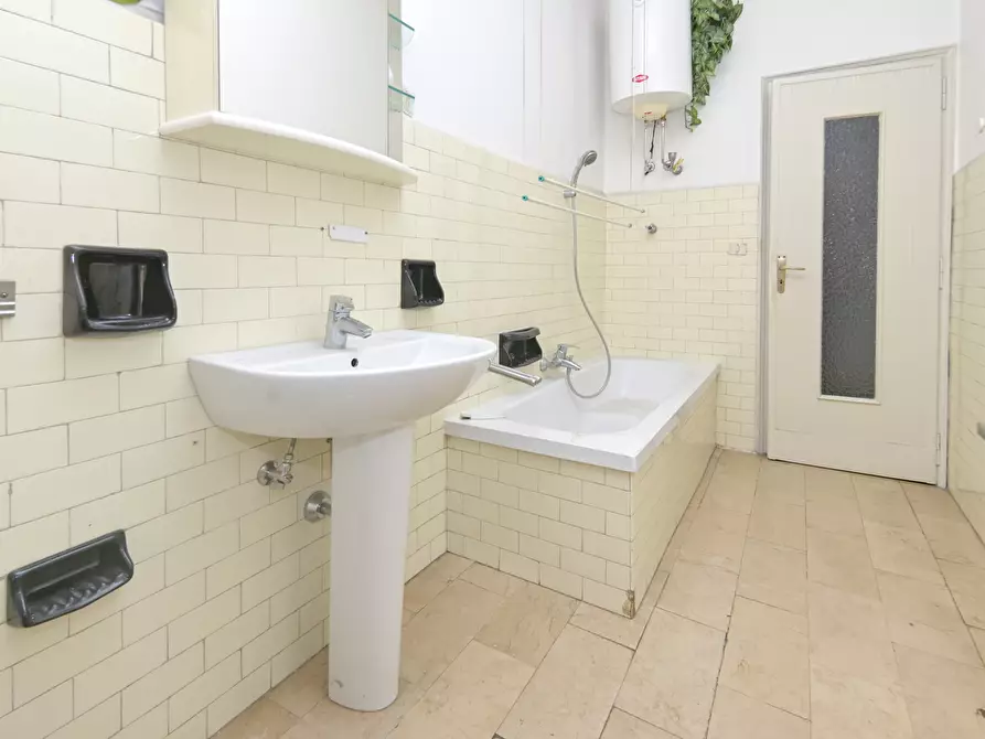 Immagine 39 di Quadrilocale in vendita  in via Rosta 1 bis a Torino