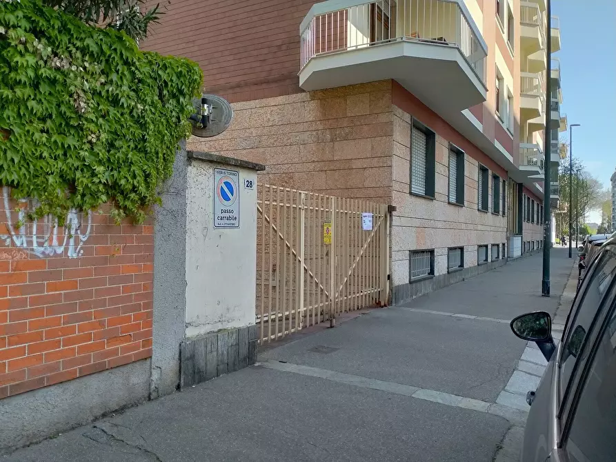 Immagine 2 di Garage in affitto  in Via Gianfrancesco Re 28 a Torino