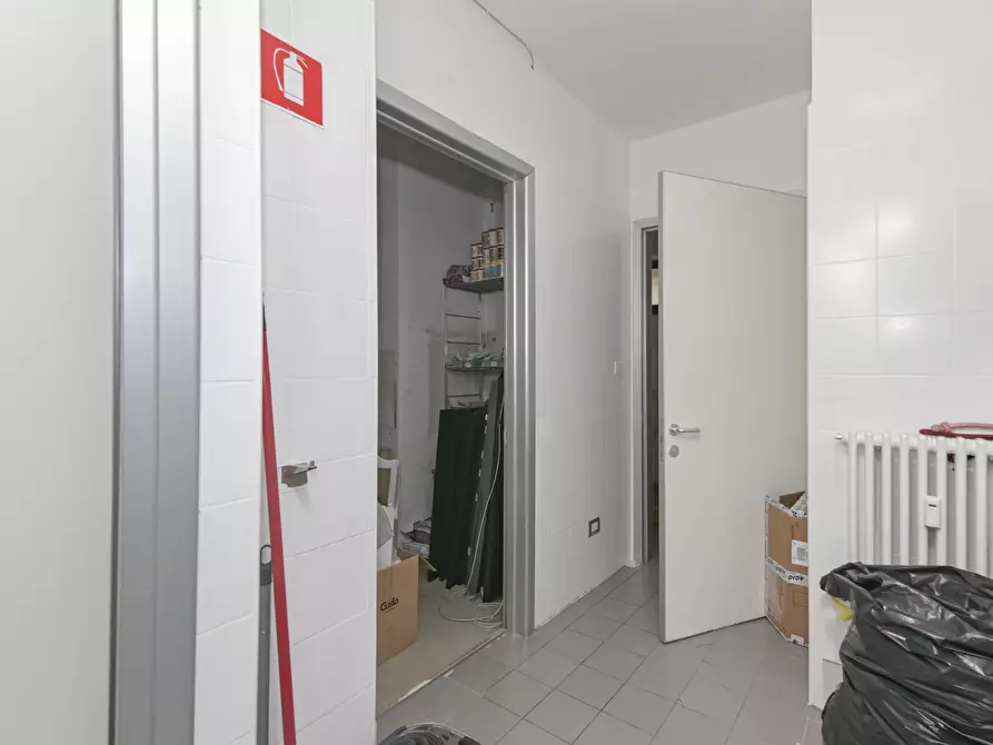 Immagine 25 di Locale commerciale in affitto  in piazza respighi 5 a Torino