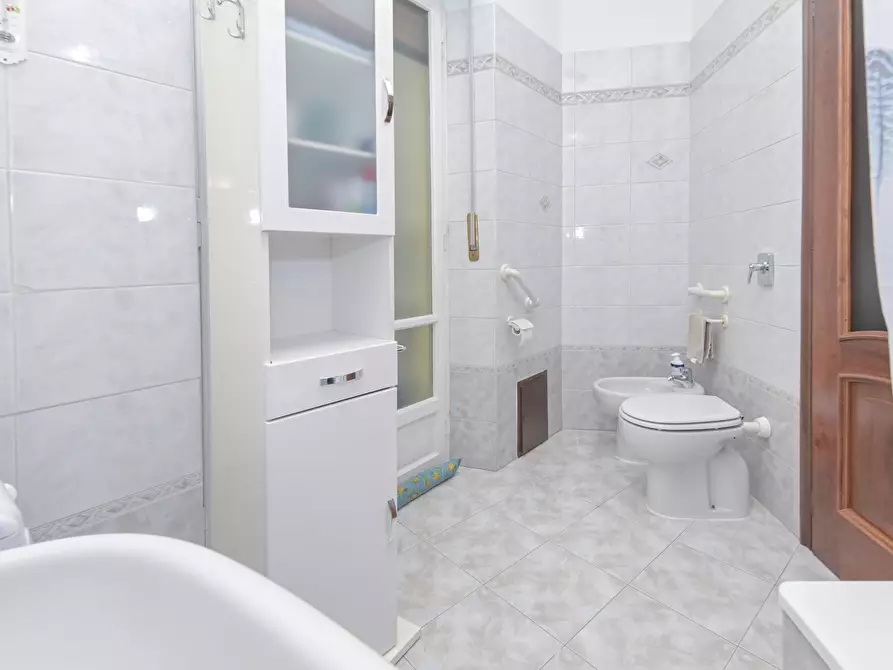 Immagine 43 di Bilocale in vendita  in Via Monginevro 220 a Torino