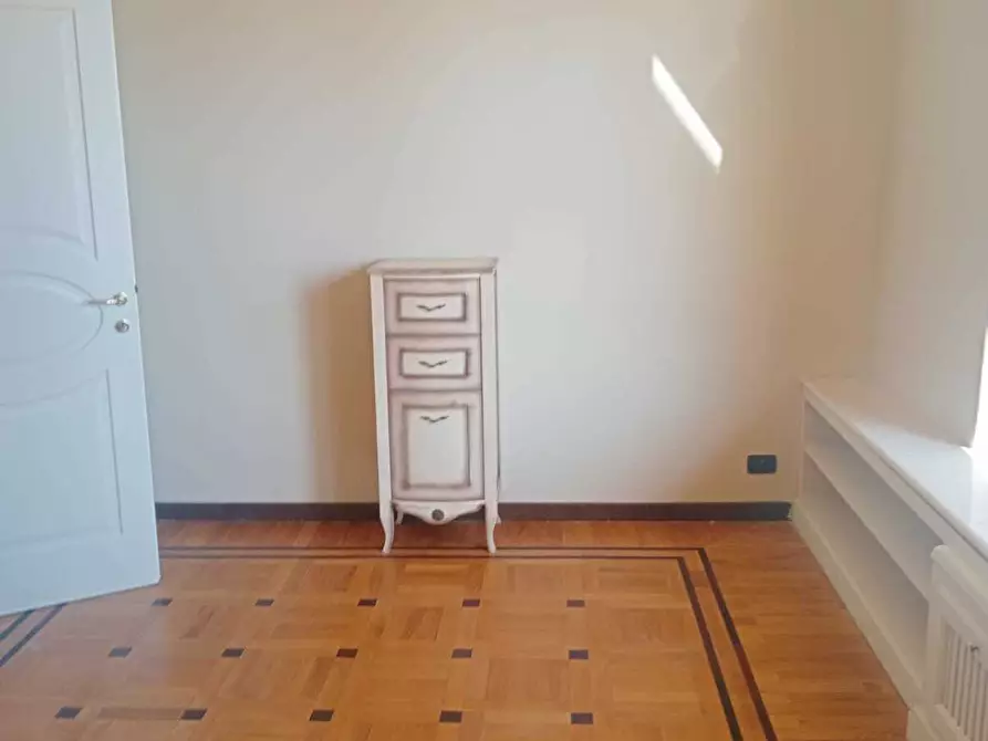 Immagine 43 di Pentalocale in vendita  in Strada Milius - Ronsaglia 14 a Moncalieri