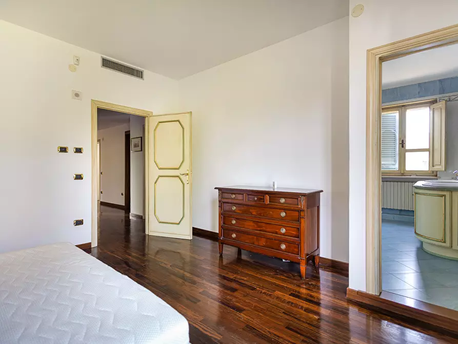 Immagine 21 di Villa in vendita  a Pisa